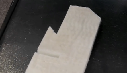 陶瓷纤维毯切割还在靠人工？数控振动刀切割机如何帮你破解“效率低、材料贵、边缘毛”的痛点？